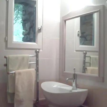 Charmante Maison Avec Piscine Partagee A *