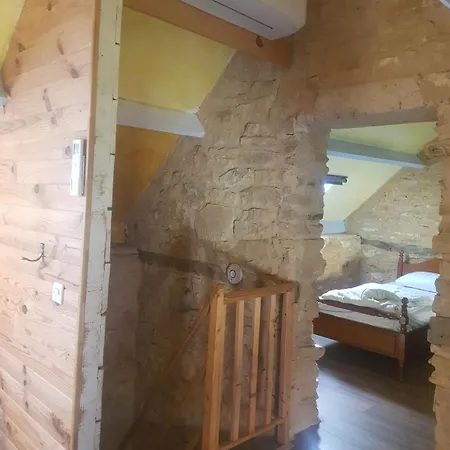 Holiday home Charmante Maison Avec Piscine Partagee A *