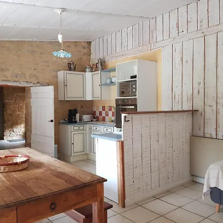 Holiday home Charmante Maison Avec Piscine Partagee A Le Buisson-de-Cadouin