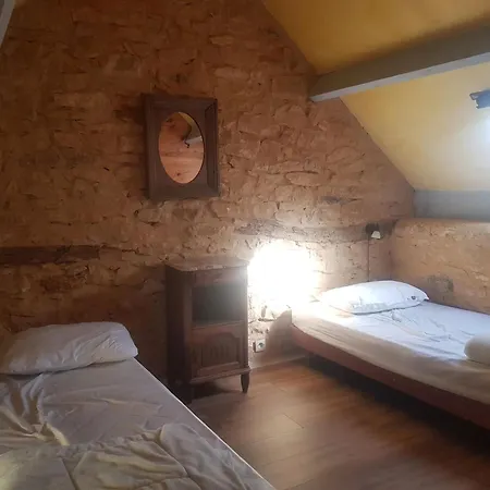 Holiday home Charmante Maison Avec Piscine Partagee A *